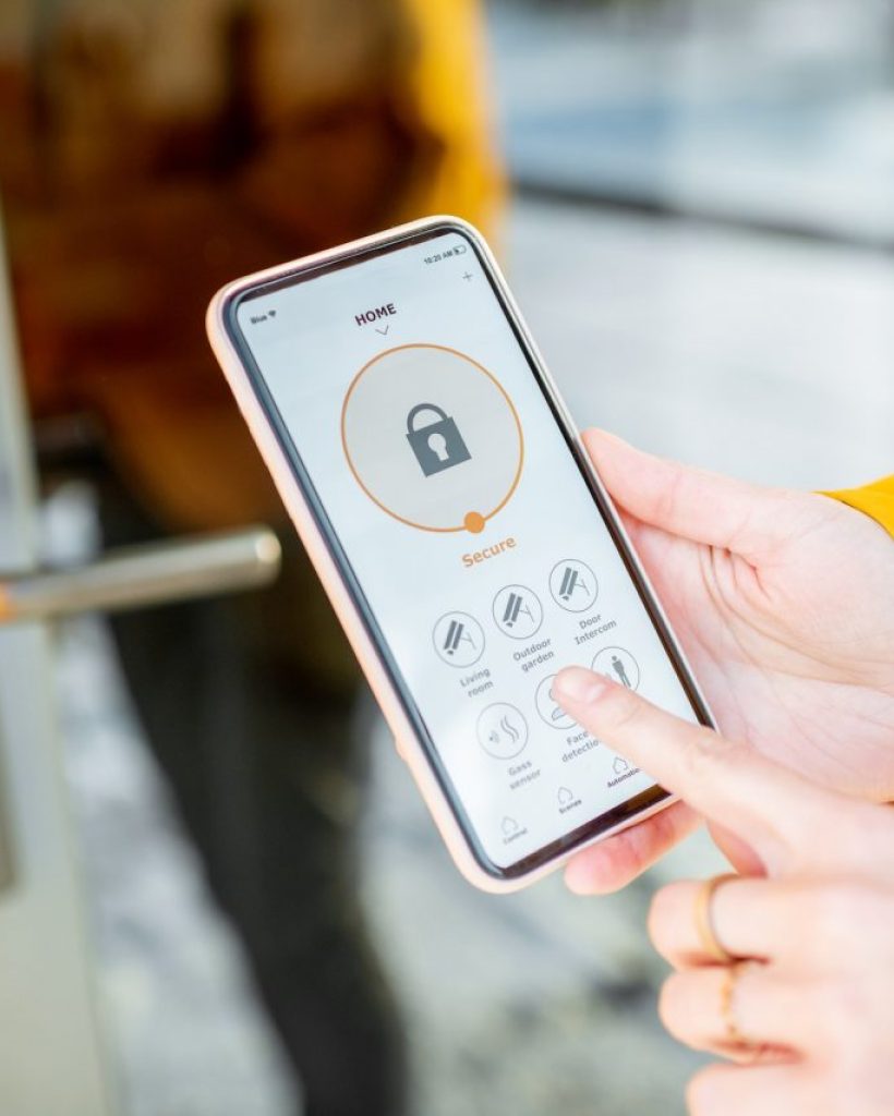 locking-entrance-door-with-a-smart-phone.jpg locking-entrance-door-with-a-smart-phone.jpg